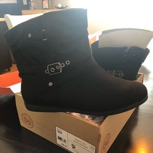 BRAND NEW Cute Ankle Boots!